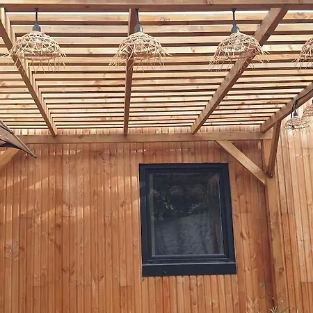 Petite En Bois Сasa de vacaciones Montbazin